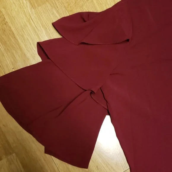 NWT Umgee flowy ruffled sleeve cold shoulder dress - Picture 2 of 3